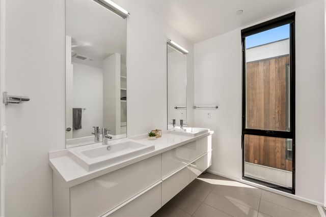 1008 Yale St, Sacramento, CA 95818