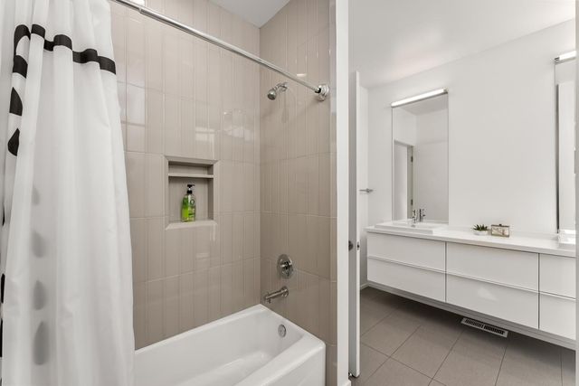 1008 Yale St, Sacramento, CA 95818