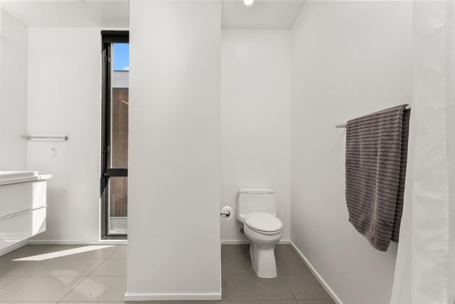 1008 Yale St, Sacramento, CA 95818