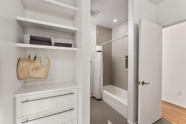 1008 Yale St, Sacramento, CA 95818