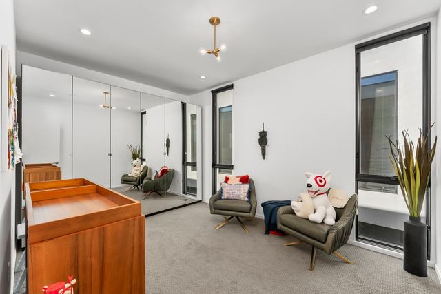 1008 Yale St, Sacramento, CA 95818