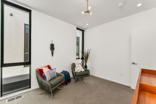 1008 Yale St, Sacramento, CA 95818