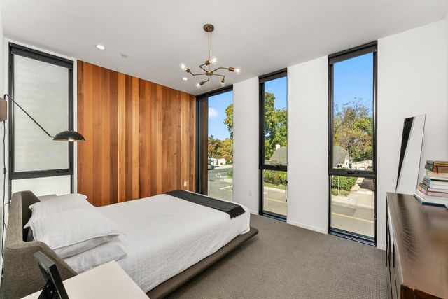 1008 Yale St, Sacramento, CA 95818