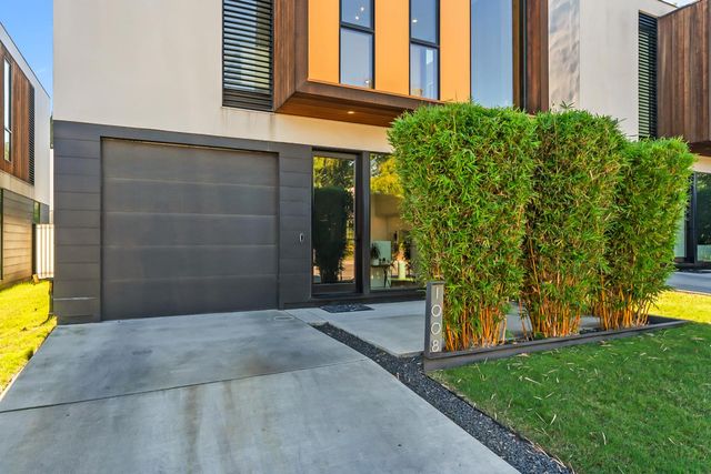 1008 Yale St, Sacramento, CA 95818