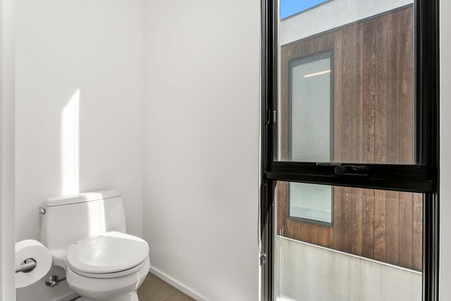 1008 Yale St, Sacramento, CA 95818