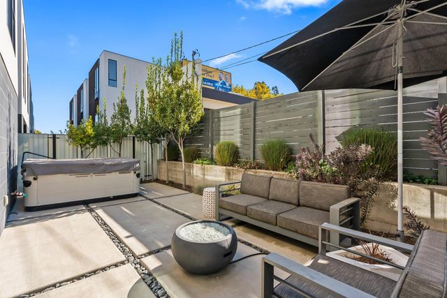 1008 Yale St, Sacramento, CA 95818