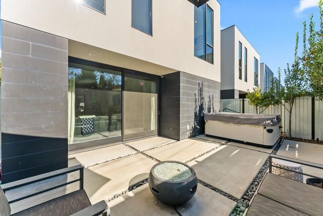 1008 Yale St, Sacramento, CA 95818