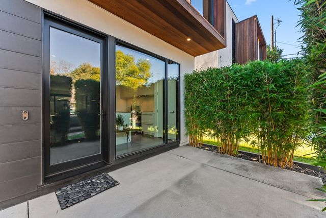 1008 Yale St, Sacramento, CA 95818