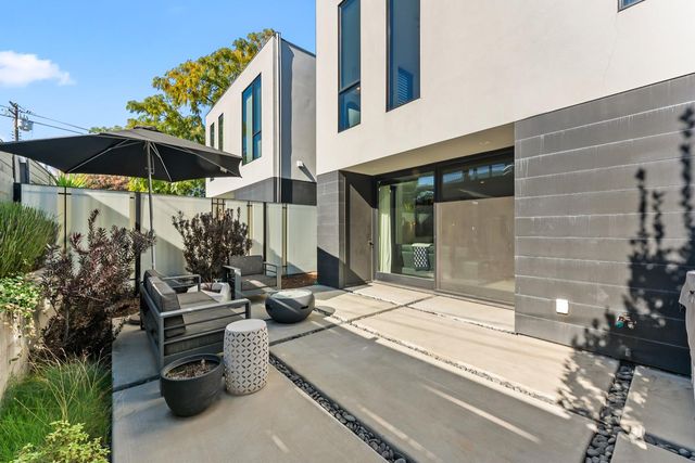 1008 Yale St, Sacramento, CA 95818