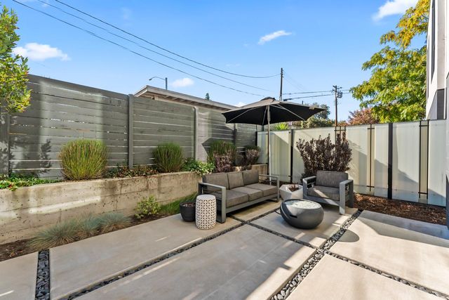 1008 Yale St, Sacramento, CA 95818