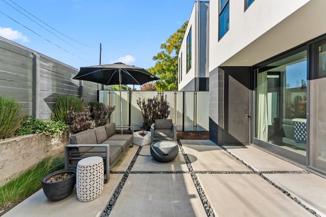 1008 Yale St, Sacramento, CA 95818