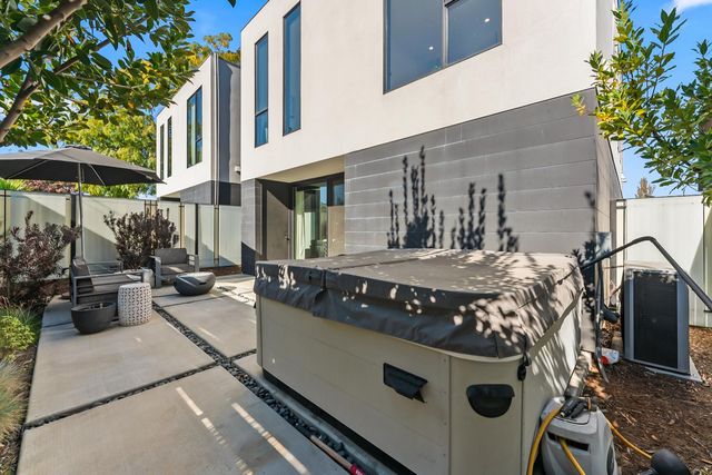 1008 Yale St, Sacramento, CA 95818