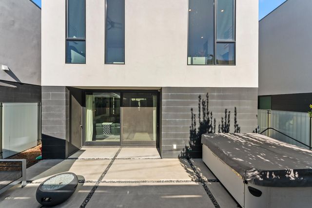 1008 Yale St, Sacramento, CA 95818