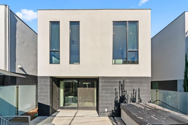 1008 Yale St, Sacramento, CA 95818