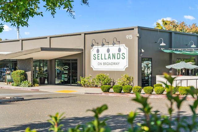 1008 Yale St, Sacramento, CA 95818