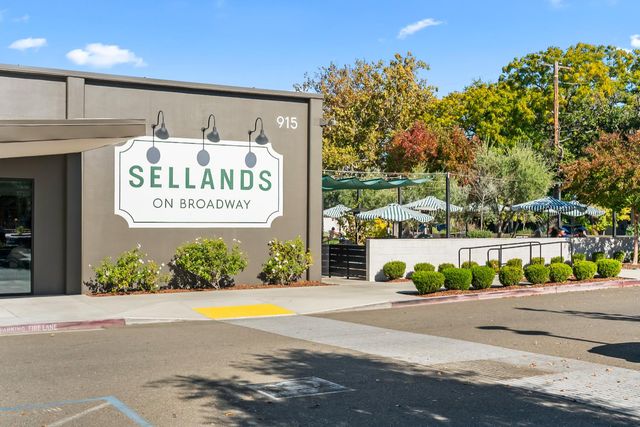 1008 Yale St, Sacramento, CA 95818