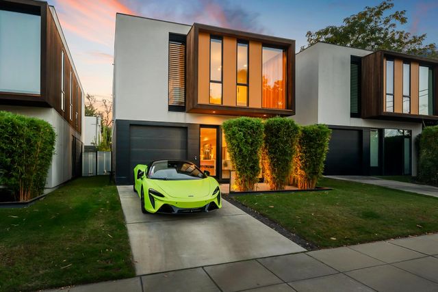 1008 Yale St, Sacramento, CA 95818