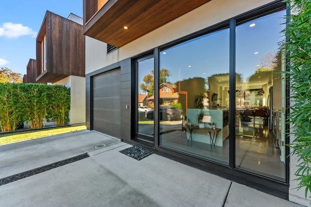 1008 Yale St, Sacramento, CA 95818