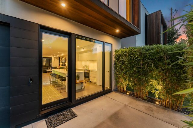 1008 Yale St, Sacramento, CA 95818