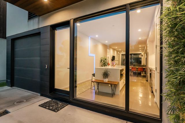 1008 Yale St, Sacramento, CA 95818