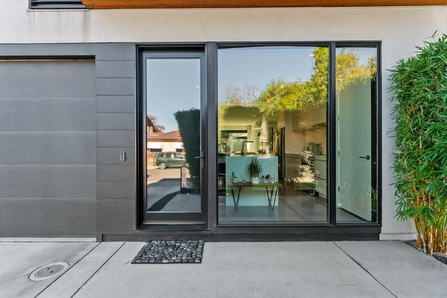 1008 Yale St, Sacramento, CA 95818