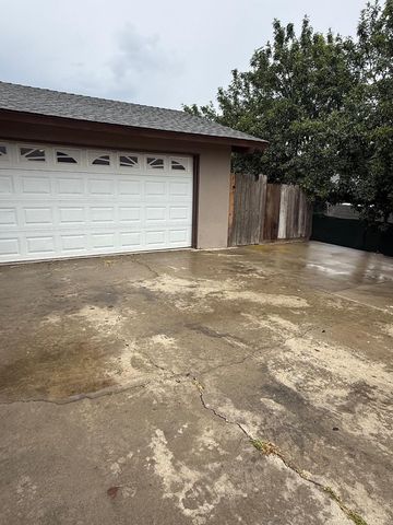 17316 Camden Drive, Madera, CA 93638