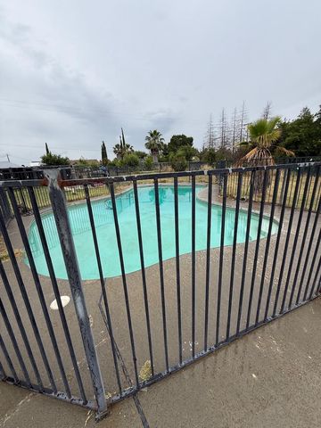 17316 Camden Drive, Madera, CA 93638
