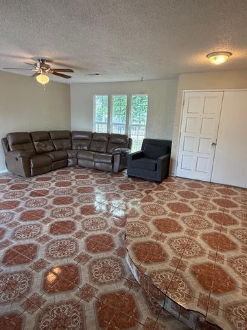 17316 Camden Drive, Madera, CA 93638
