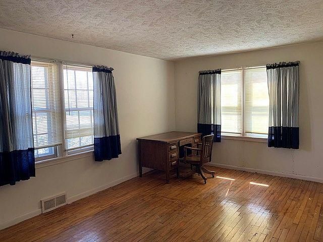 214 S First Avenue, Minneapolis, KS 67467