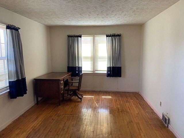 214 S First Avenue, Minneapolis, KS 67467