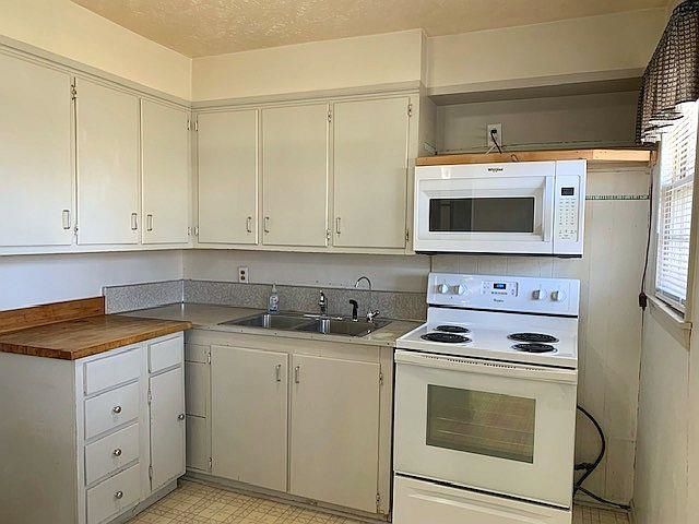 214 S First Avenue, Minneapolis, KS 67467