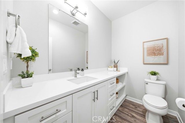 49 Finch, Lake Forest (el Toro), CA 92630