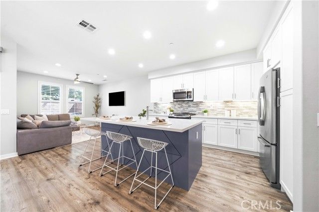 49 Finch, Lake Forest (el Toro), CA 92630