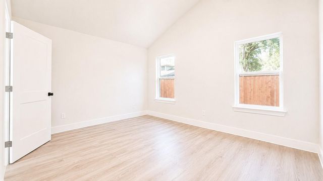 142A College Street, Fresno, TX 77545