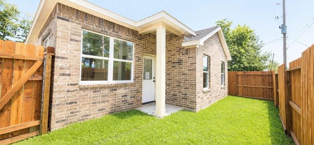 142A College Street, Fresno, TX 77545