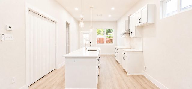 142A College Street, Fresno, TX 77545