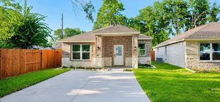 142A College Street, Fresno, TX 77545