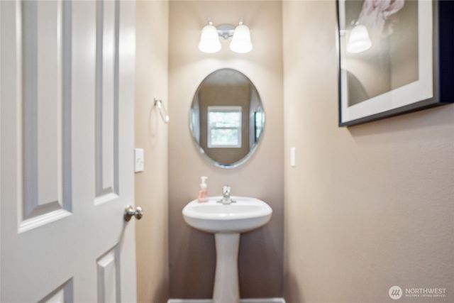 3672 London Loop NE, Lacey, WA 98516