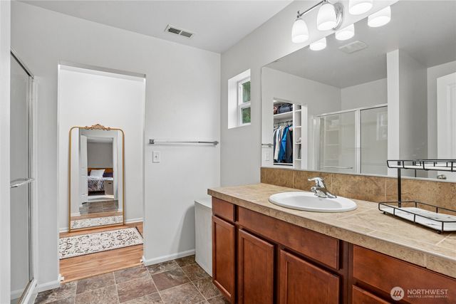 3672 London Loop NE, Lacey, WA 98516