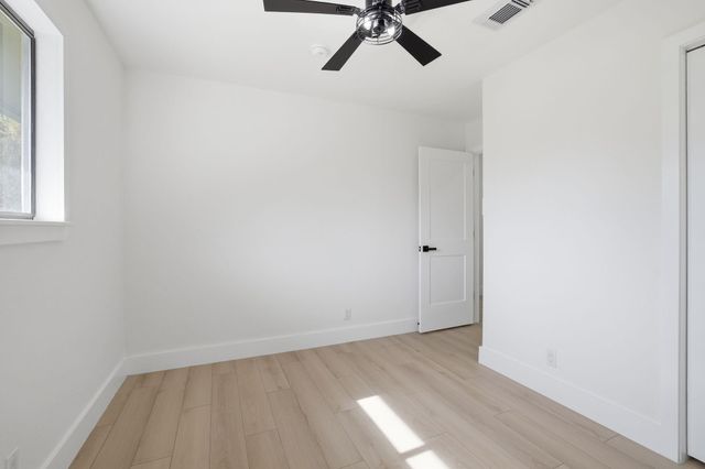 1509 Parkview LN, San Marcos, TX 78666