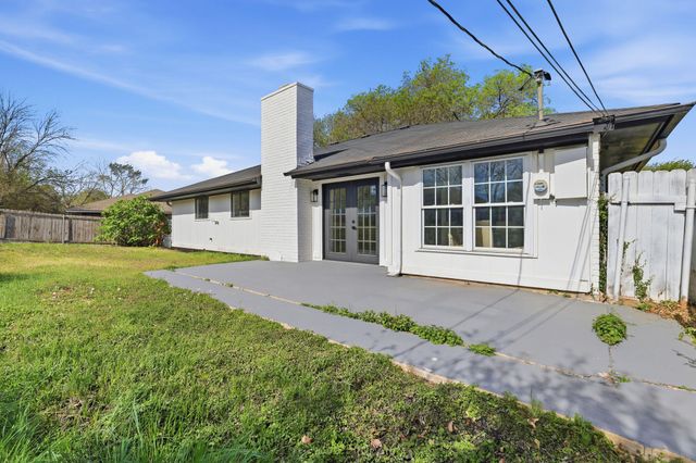 1509 Parkview LN, San Marcos, TX 78666