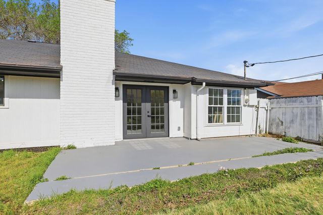 1509 Parkview LN, San Marcos, TX 78666