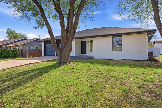 1509 Parkview LN, San Marcos, TX 78666