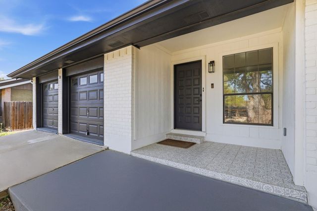 1509 Parkview LN, San Marcos, TX 78666