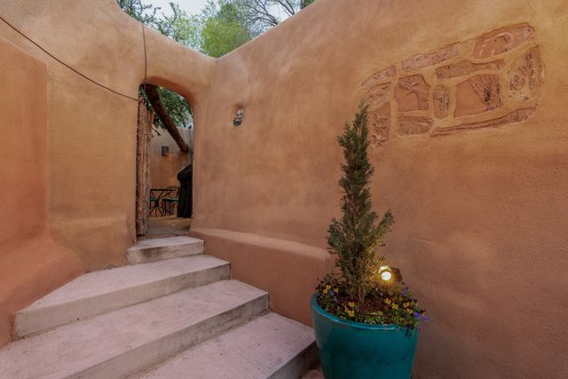 942 Canyon A & B, Santa Fe, NM 87501