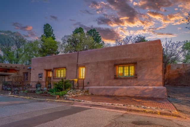 942 Canyon A & B, Santa Fe, NM 87501