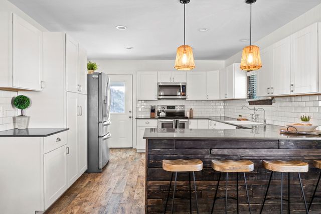 1293 Harmon Hills RD, Dripping Springs, TX 78620