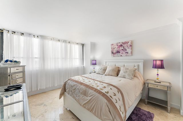 5600 N Flagler Drive 605, West Palm Beach, FL 33407