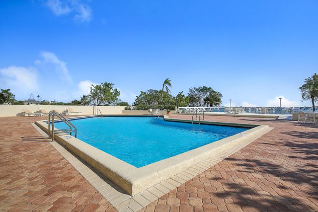 5600 N Flagler Drive 605, West Palm Beach, FL 33407