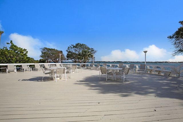 5600 N Flagler Drive 605, West Palm Beach, FL 33407